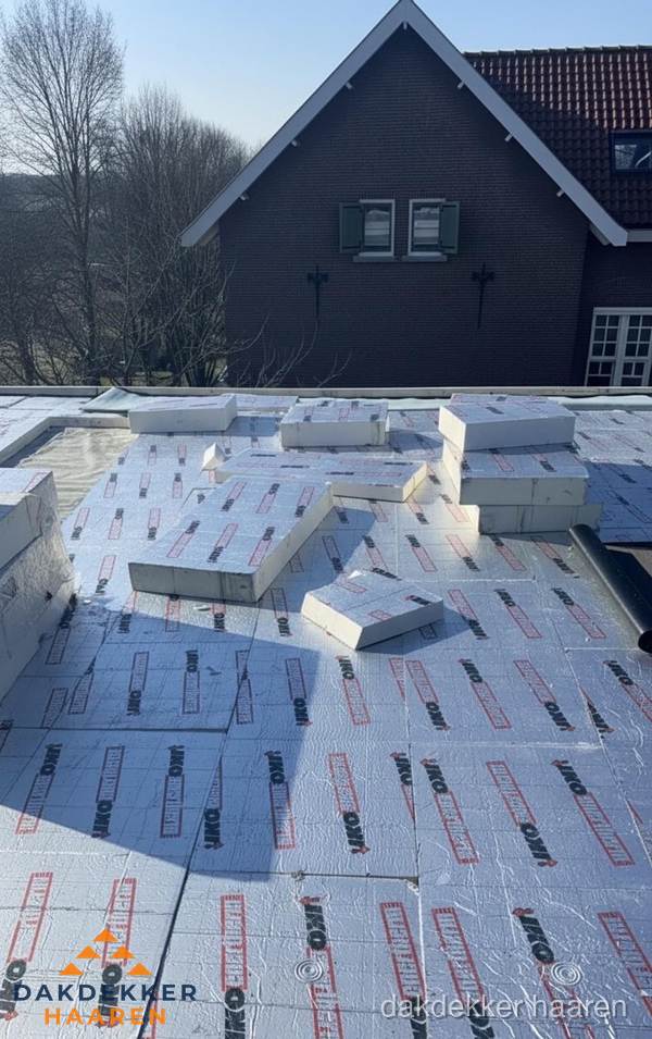 IKO PIR isolatieplaten op plat dak in Haaren IKO PIR isolatieplaten op plat dak in Haaren
