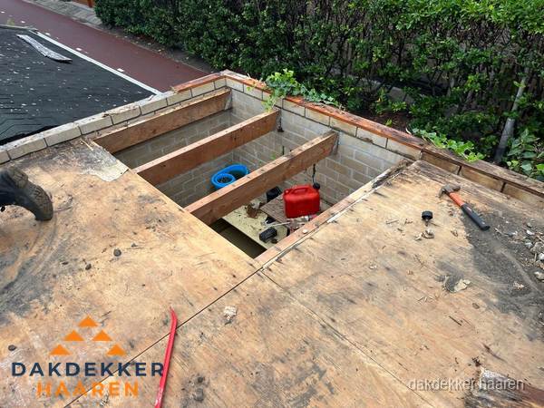 Plat dak vervangen met open constructie in Haaren Plat dak vervangen met open constructie in Haaren