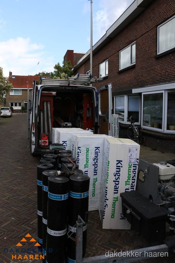 Levering van Kingspan isolatieplaten en bitumenrollen voor dakproject in Haaren Levering van Kingspan isolatieplaten en bitumenrollen voor dakproject in Haaren