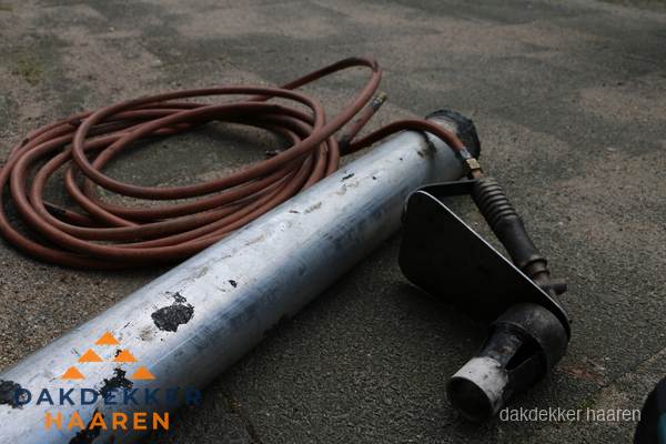 Dakdekker gasbrander en gereedschap voor spoedklus in Haaren