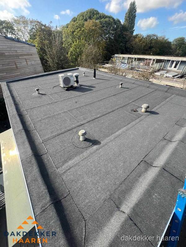 Kosten dakdekker: afgewerkt plat bedrijfsdak met bitumen in Haaren Kosten dakdekker: afgewerkt plat bedrijfsdak met bitumen in Haaren