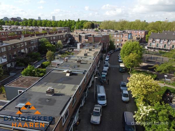 Luchtfoto dakinspectie woonwijk in Haaren