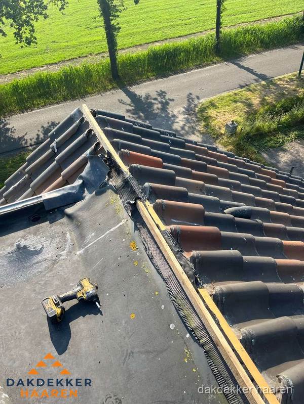 Kosten dakgoot vervangen: werkzaamheden aan dakrand in Haaren Kosten dakgoot vervangen: werkzaamheden aan dakrand in Haaren