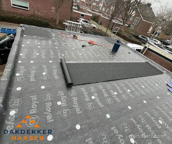 Dakrenovatie plat dak met bitumen dakbedekking in Haaren Dakrenovatie plat dak met bitumen dakbedekking in Haaren