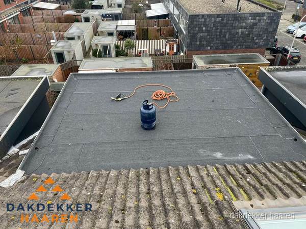 Dakrenovatie afgerond met nieuwe bitumen dakbedekking in Haaren Dakrenovatie afgerond met nieuwe bitumen dakbedekking in Haaren