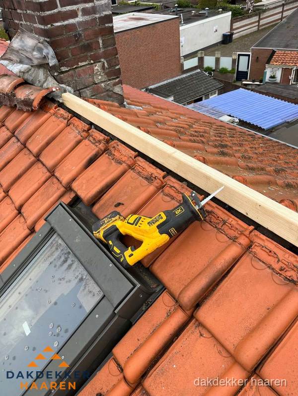 Kosten dak vervangen: werkzaamheden aan pannendak in Haaren Kosten dak vervangen: werkzaamheden aan pannendak in Haaren